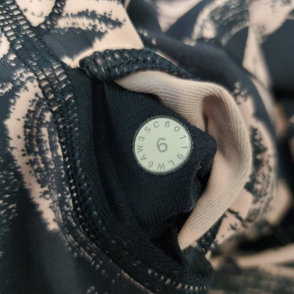 Lululemon Wunder Under Crop (High-Rise) *Full-On Luxtreme 21" Legging Capri Pant - Picture 6 of 6